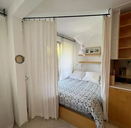 Avec Jardin Au Coeur De Saint-tropez. Saint-Tropez