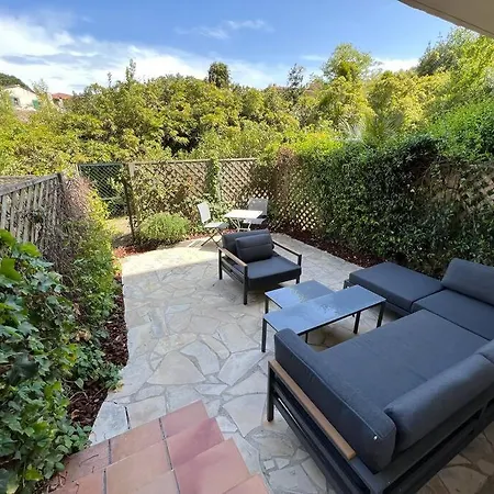 Avec Jardin Au Coeur De Saint-tropez. *